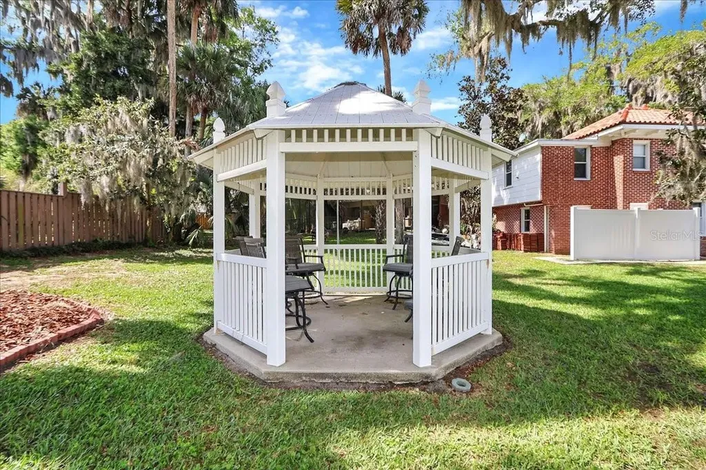 405 Lakeshore Drive Leesburg FL 34748