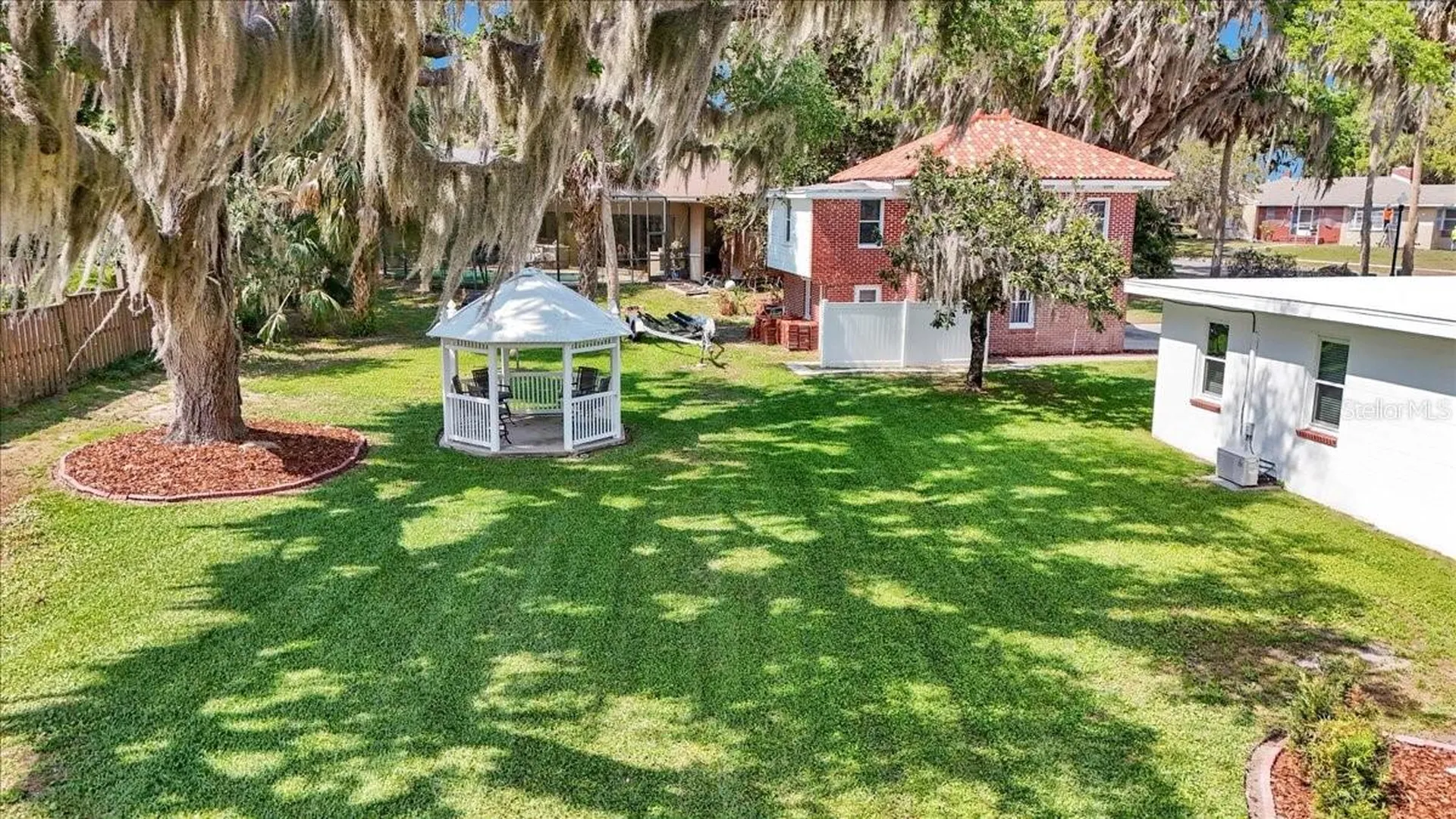 405 Lakeshore Drive Leesburg FL 34748