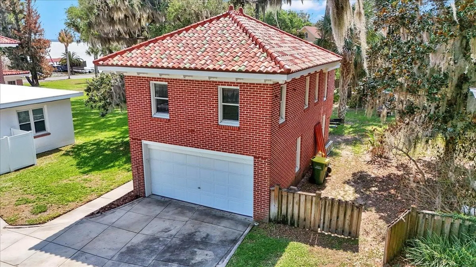 405 Lakeshore Drive Leesburg FL 34748