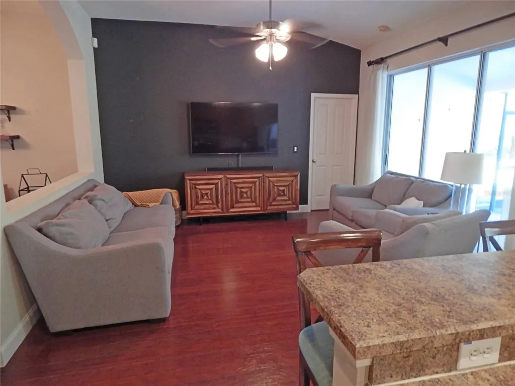 6519 Bridgecrest Drive Lithia FL 33547