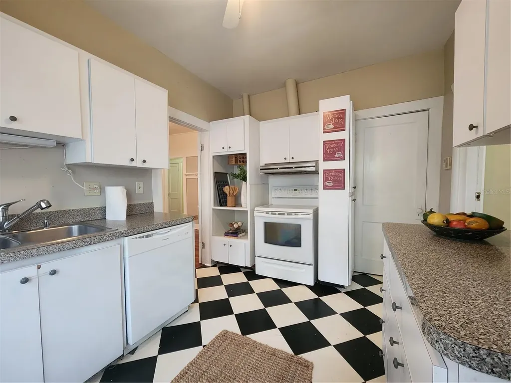 2121 7th Avenue W Bradenton FL 34205