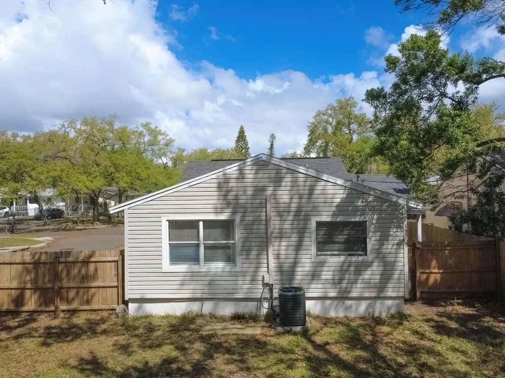 546 16th Avenue S St Petersburg FL 33701