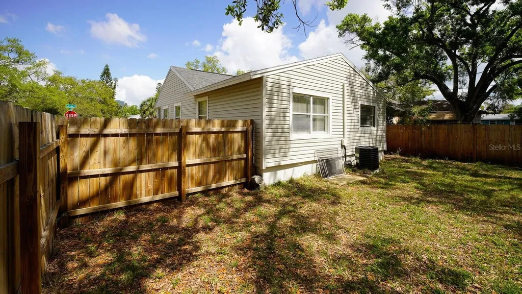 546 16th Avenue S St Petersburg FL 33701