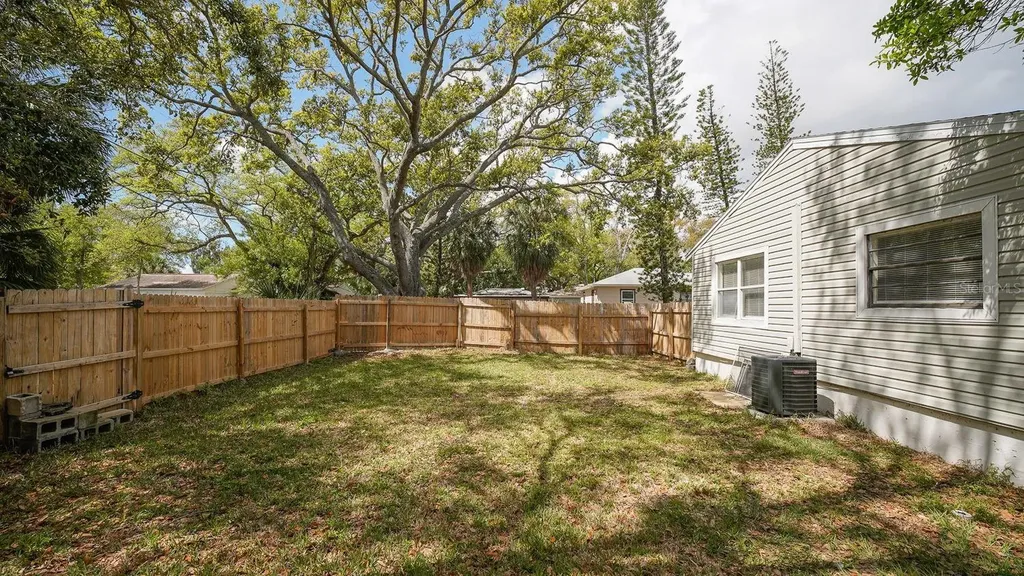 546 16th Avenue S St Petersburg FL 33701