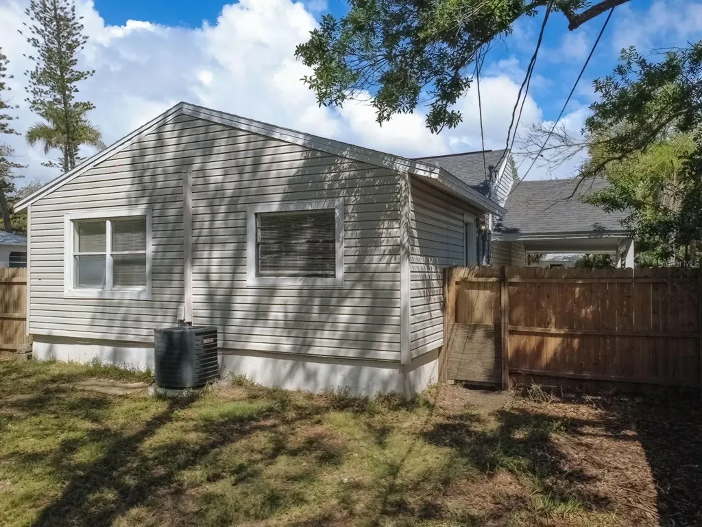 546 16th Avenue S St Petersburg FL 33701