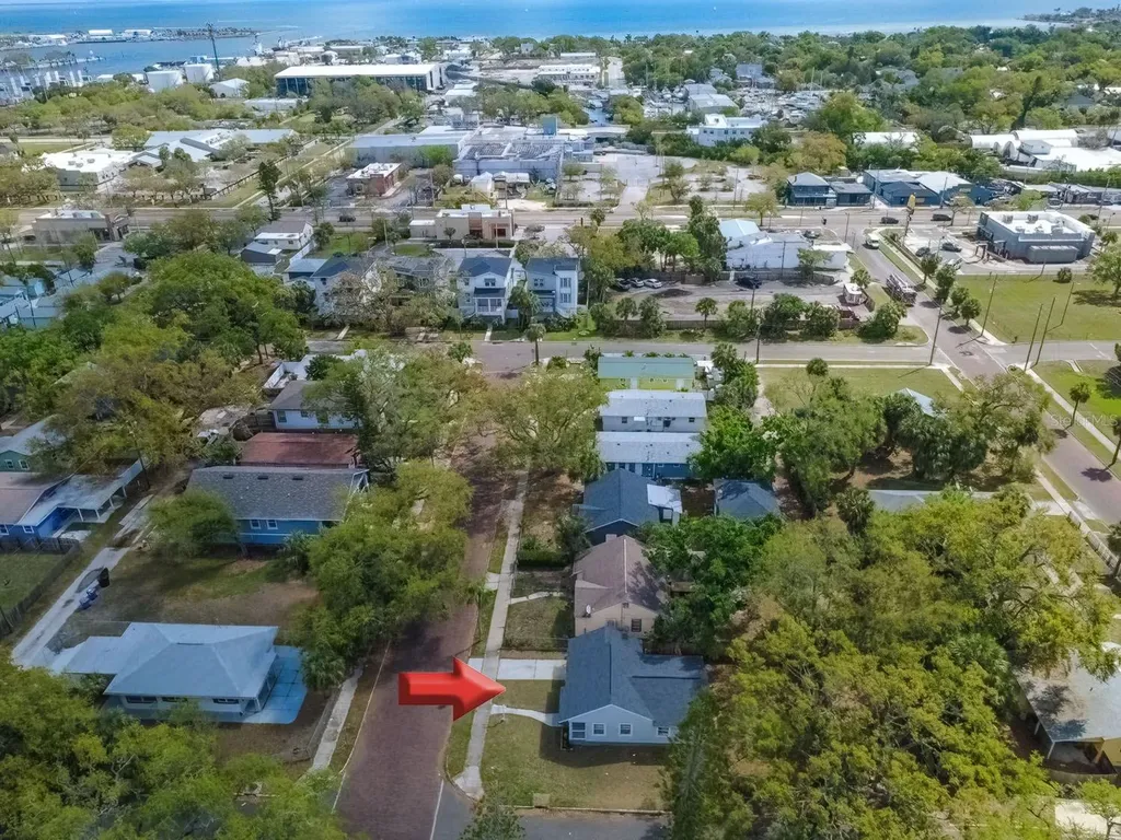 546 16th Avenue S St Petersburg FL 33701
