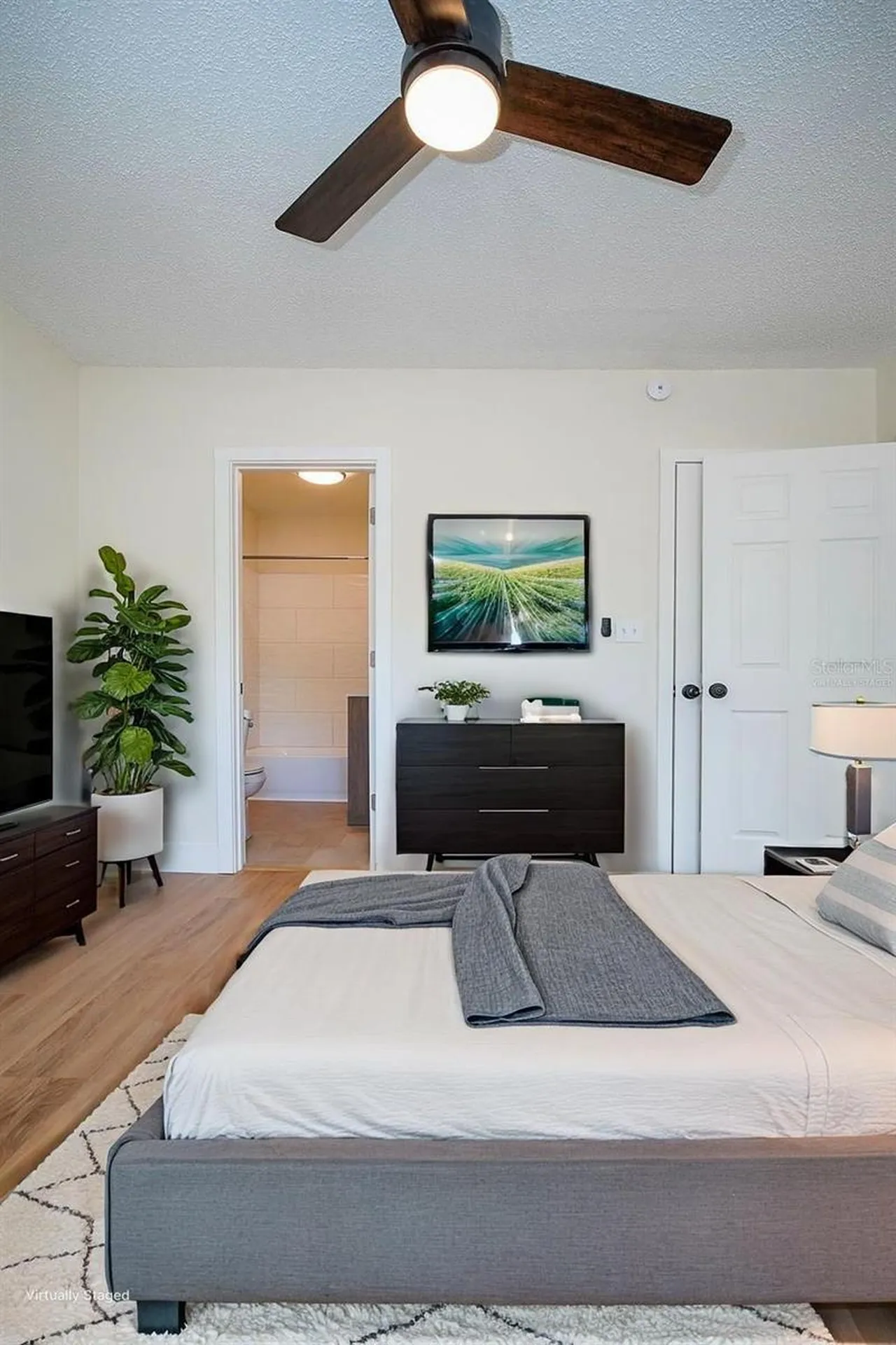 546 16th Avenue S St Petersburg FL 33701
