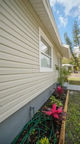 546 16th Avenue S St Petersburg FL 33701