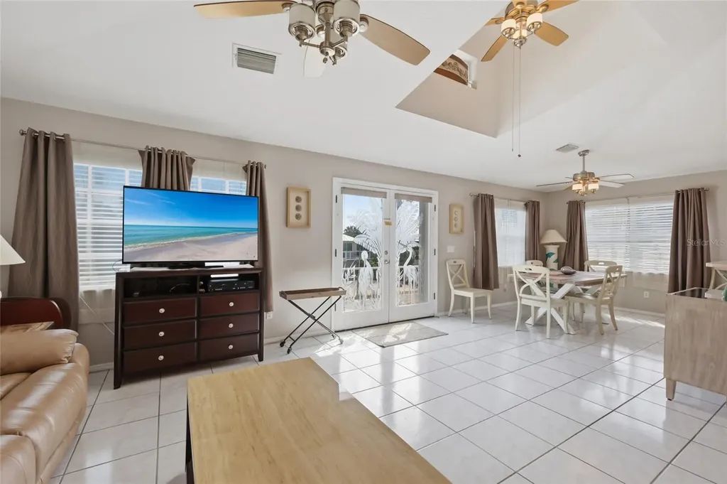 2806 Gulf Drive Holmes Beach FL 34217