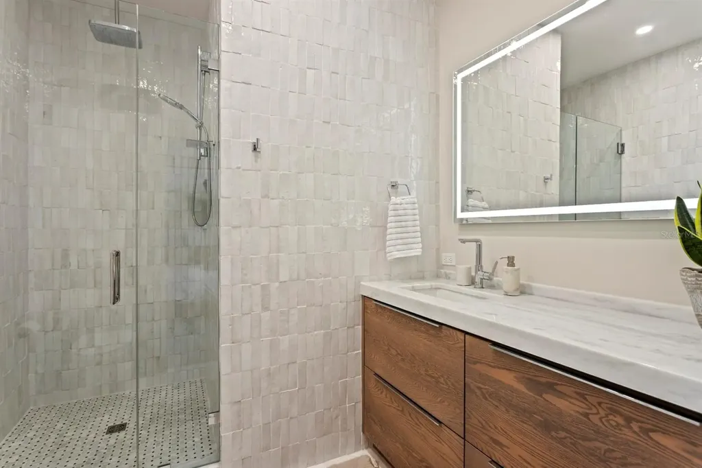 2115 W Watrous Avenue Tampa FL 33606