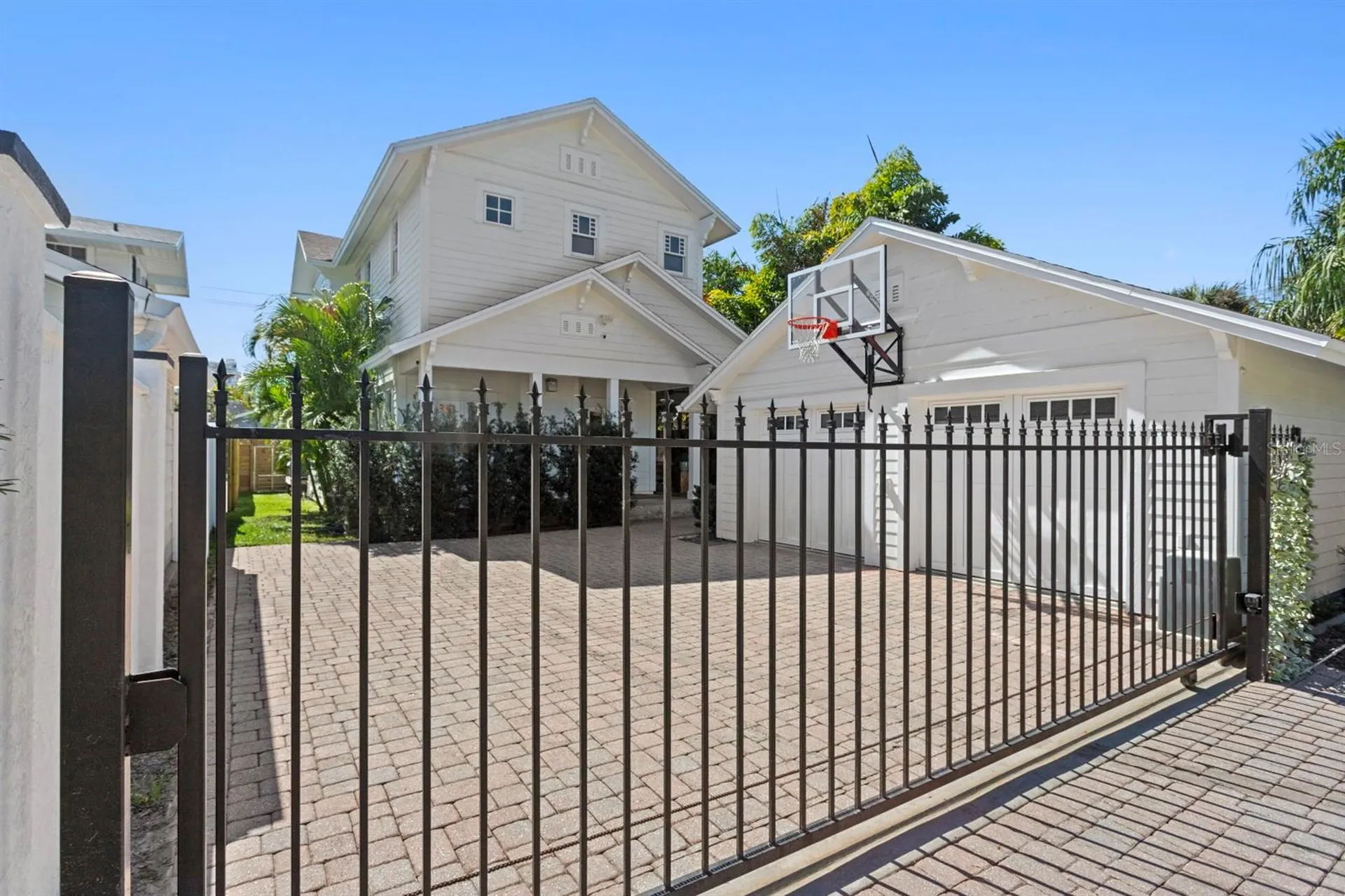 2115 W Watrous Avenue Tampa FL 33606