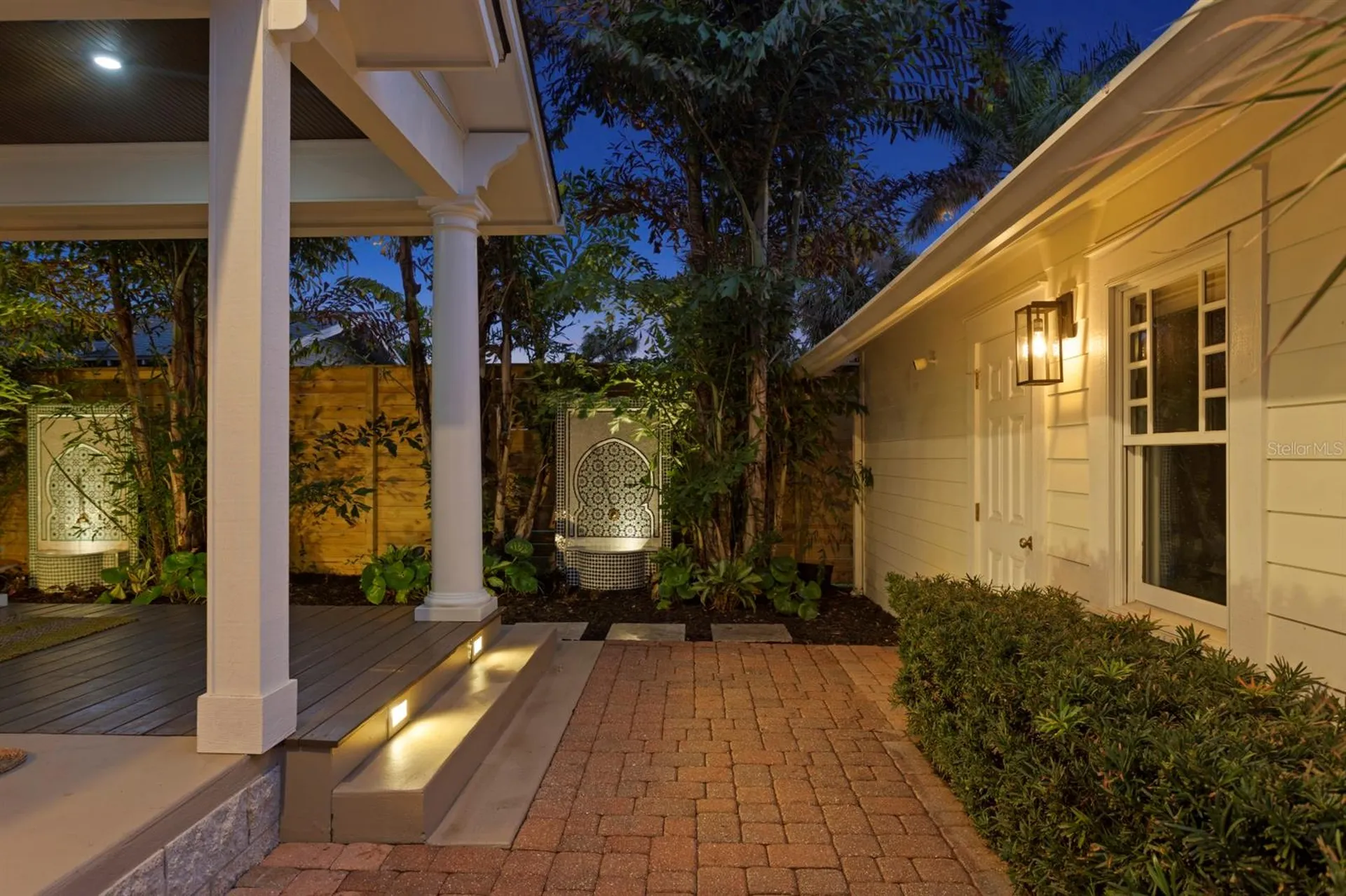 2115 W Watrous Avenue Tampa FL 33606