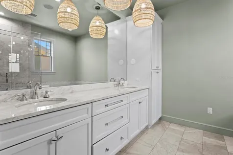 2115 W Watrous Avenue Tampa FL 33606