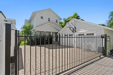 2115 W Watrous Avenue Tampa FL 33606