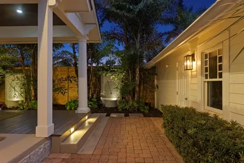 2115 W Watrous Avenue Tampa FL 33606