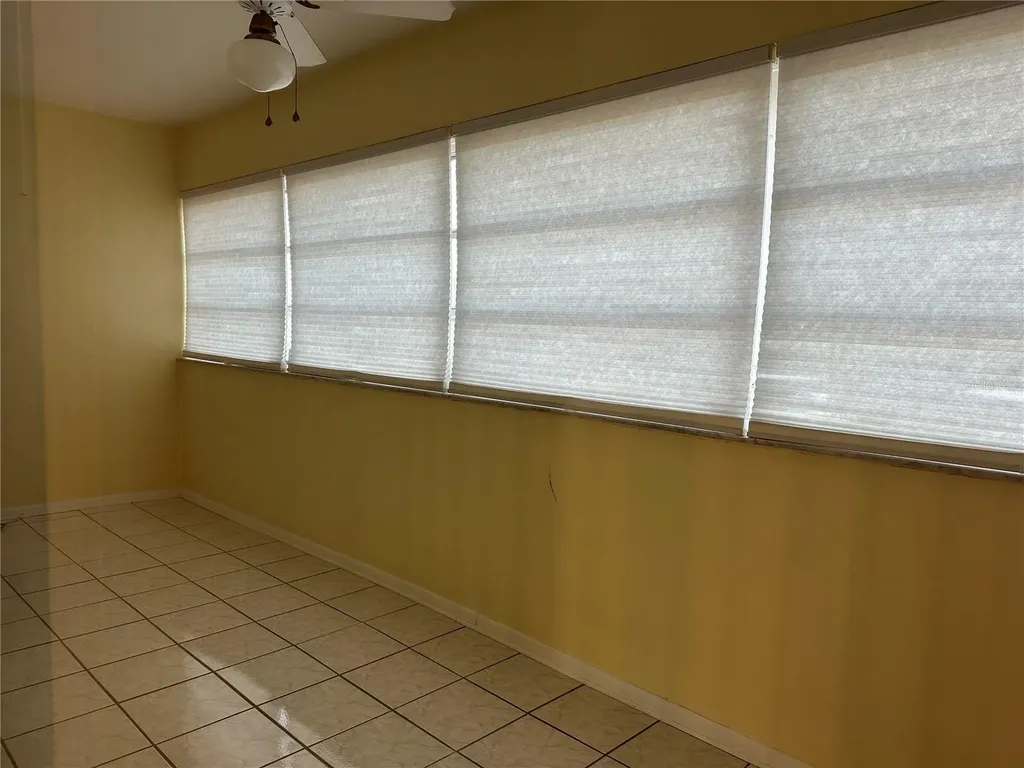 209 NE Lincoln Circle N St Petersburg FL 33702