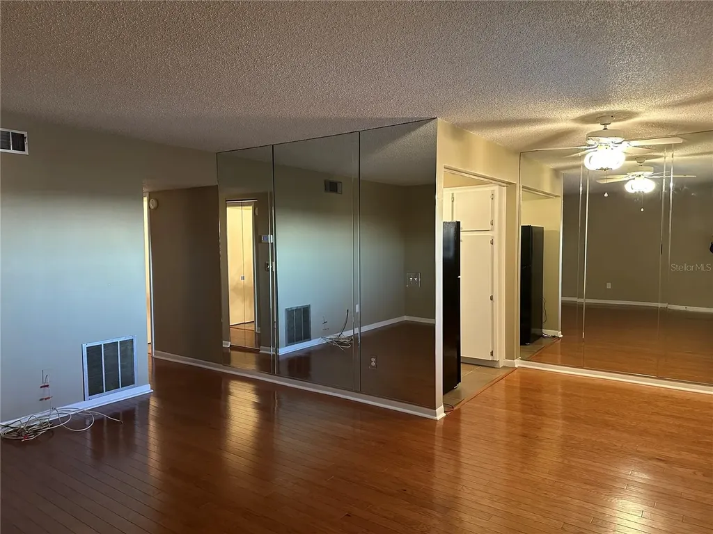 209 NE Lincoln Circle N St Petersburg FL 33702