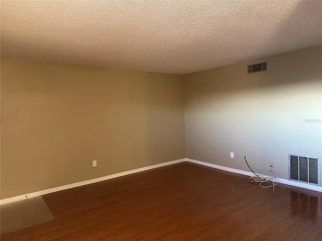 209 NE Lincoln Circle N St Petersburg FL 33702