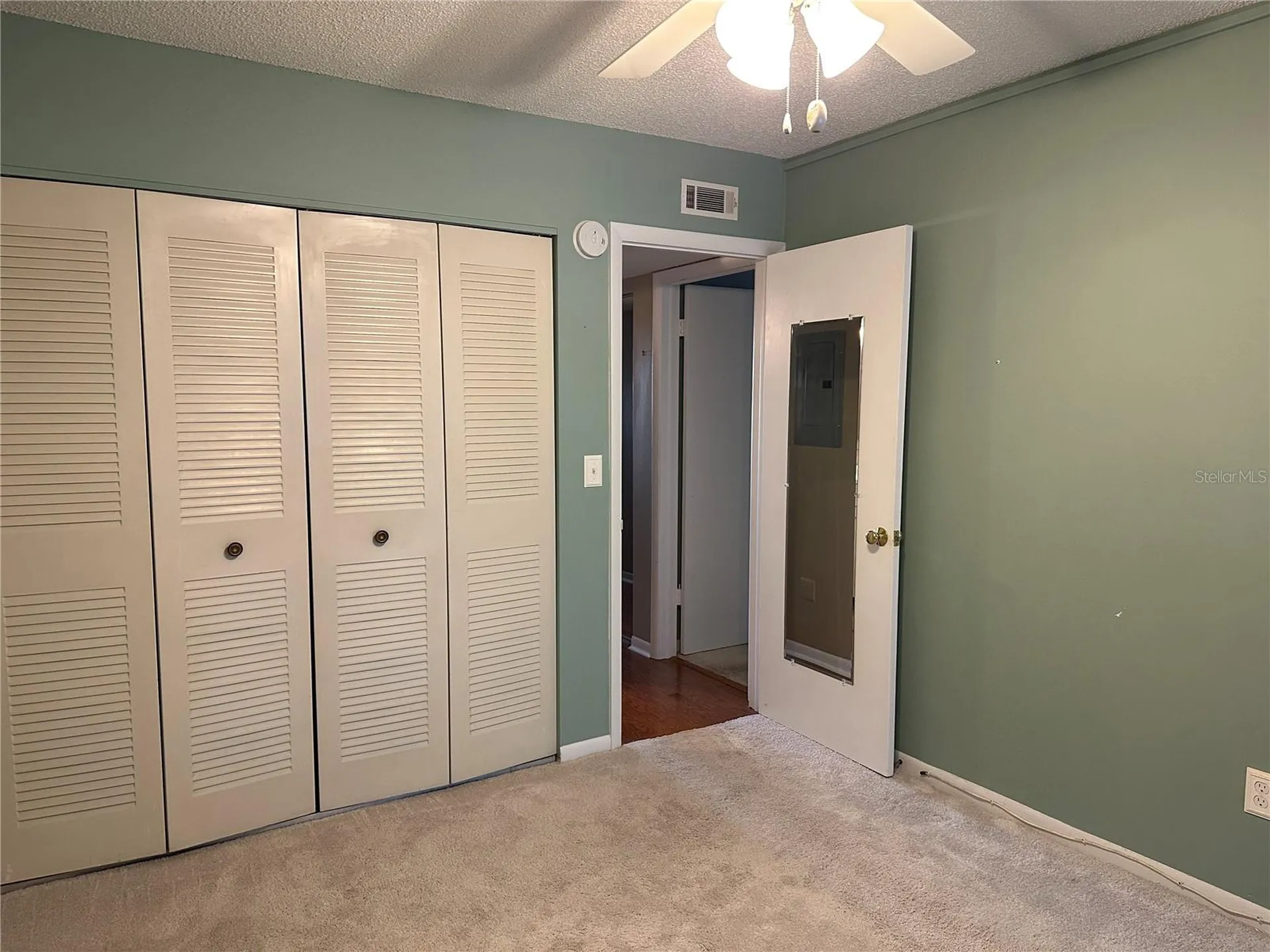 209 NE Lincoln Circle N St Petersburg FL 33702
