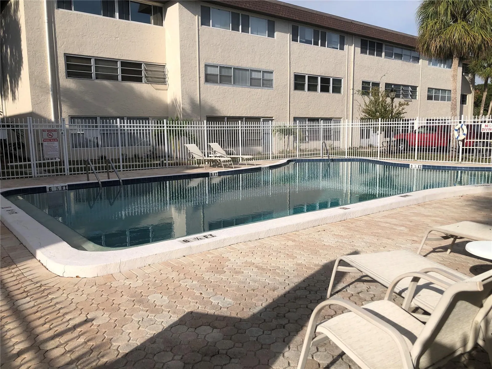 209 NE Lincoln Circle N St Petersburg FL 33702