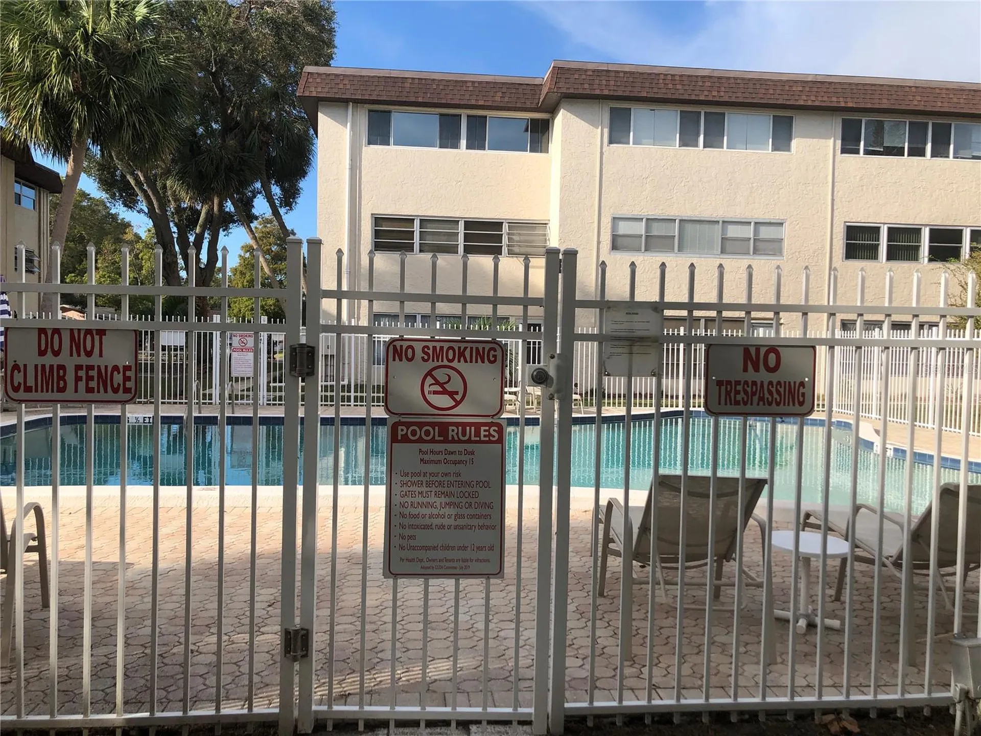 209 NE Lincoln Circle N St Petersburg FL 33702