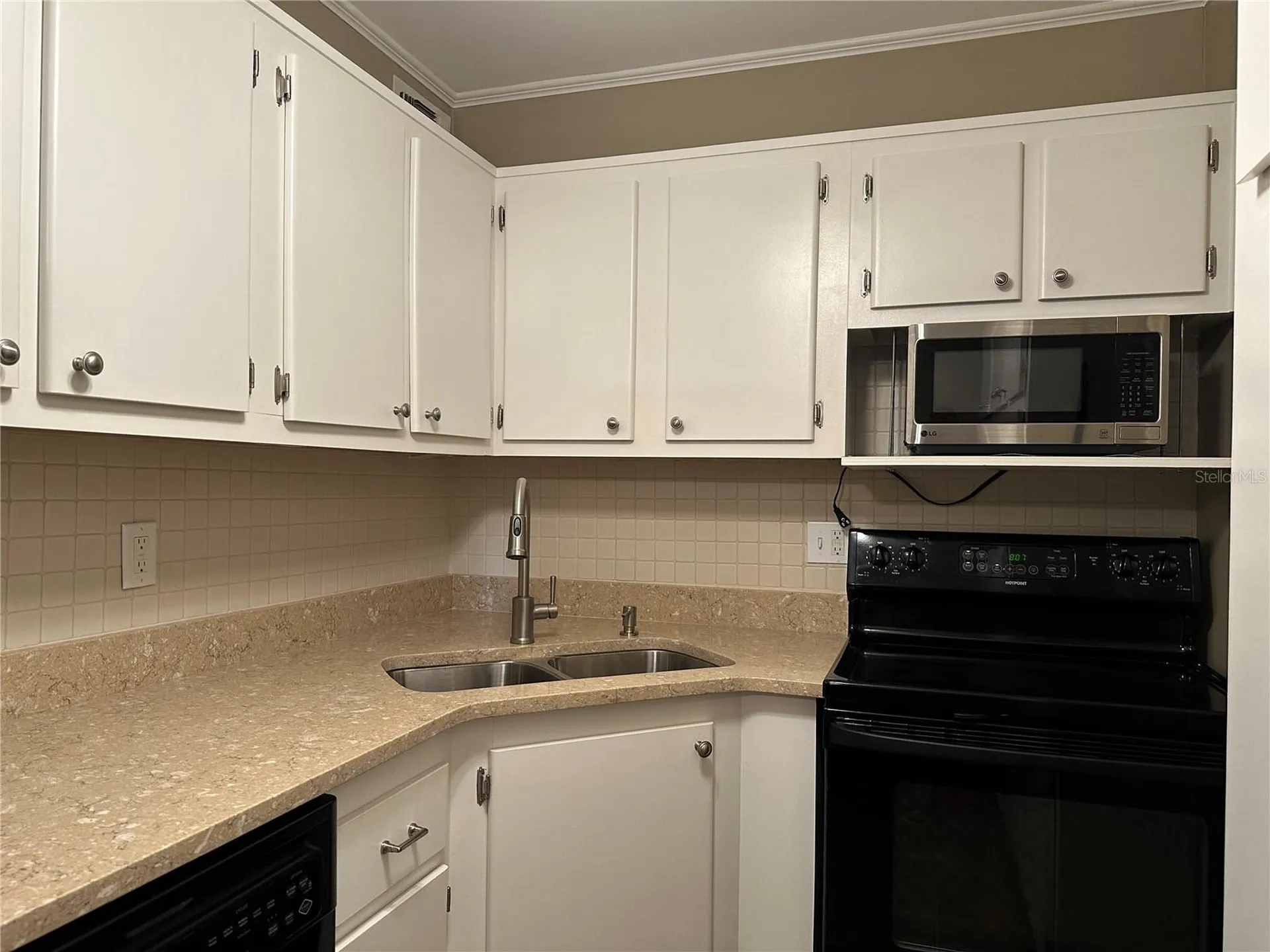 209 NE Lincoln Circle N St Petersburg FL 33702
