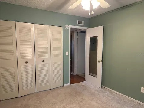 209 NE Lincoln Circle N St Petersburg FL 33702