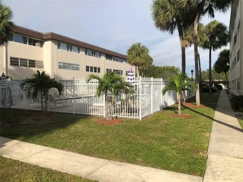 209 NE Lincoln Circle N St Petersburg FL 33702