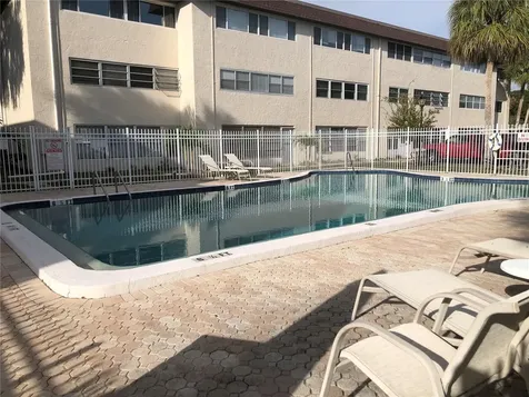 209 NE Lincoln Circle N St Petersburg FL 33702
