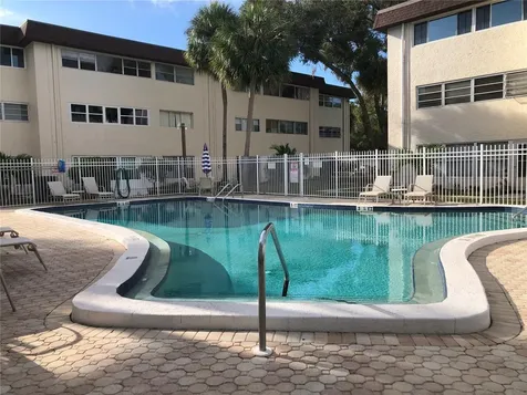 209 NE Lincoln Circle N St Petersburg FL 33702