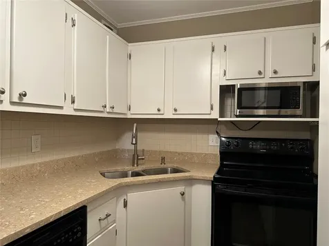 209 NE Lincoln Circle N St Petersburg FL 33702