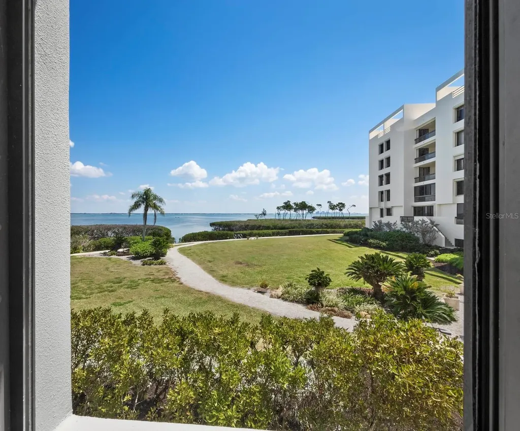 2020 Harbourside Drive Longboat Key FL 34228