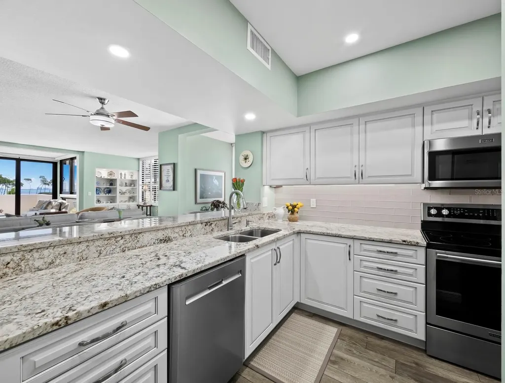 2020 Harbourside Drive Longboat Key FL 34228