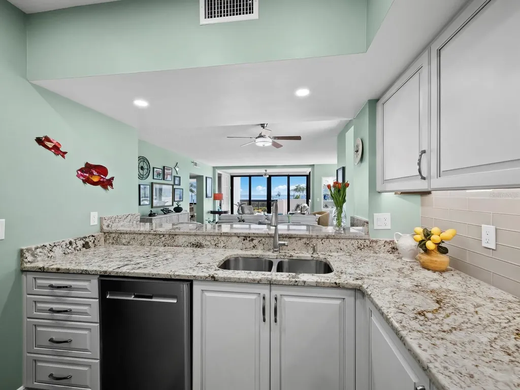 2020 Harbourside Drive Longboat Key FL 34228