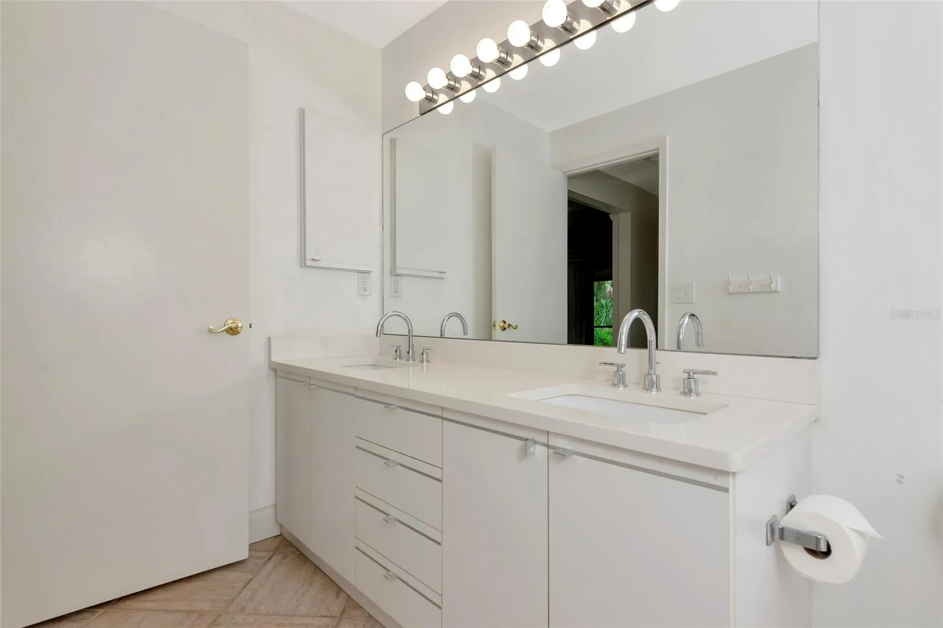 4518 S Ascot Circle Sarasota FL 34235