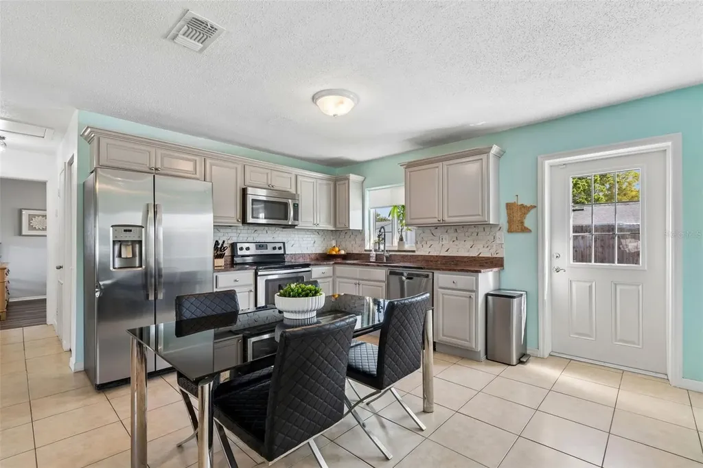 6882 62nd Avenue N Pinellas Park FL 33781