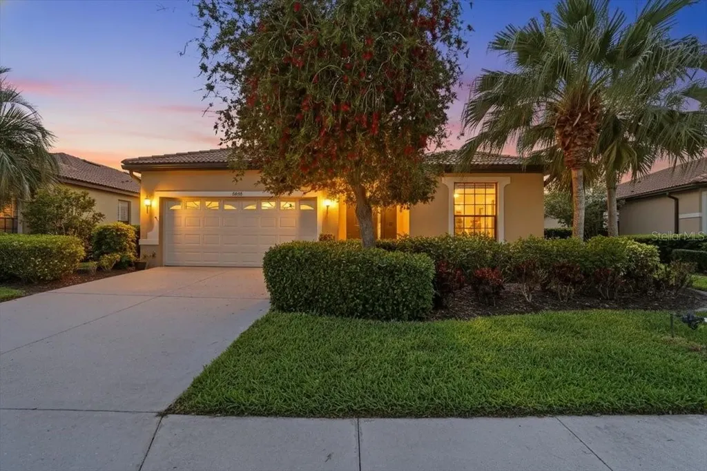 8205 Stirling Falls Circle Sarasota FL 34243