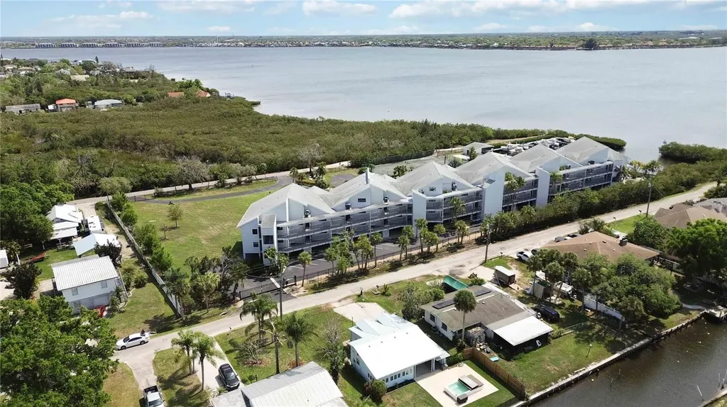 607 Manatee Avenue Ellenton FL 34222