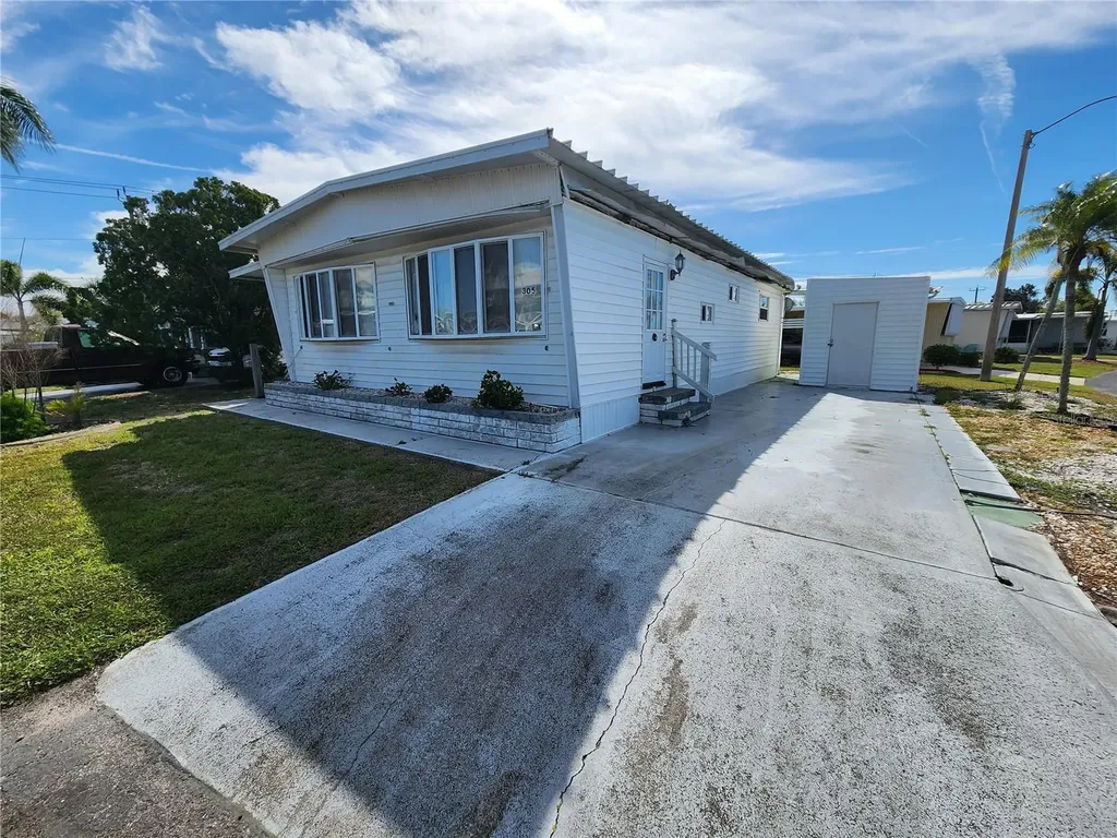 305 Batan Court Bradenton FL 34207