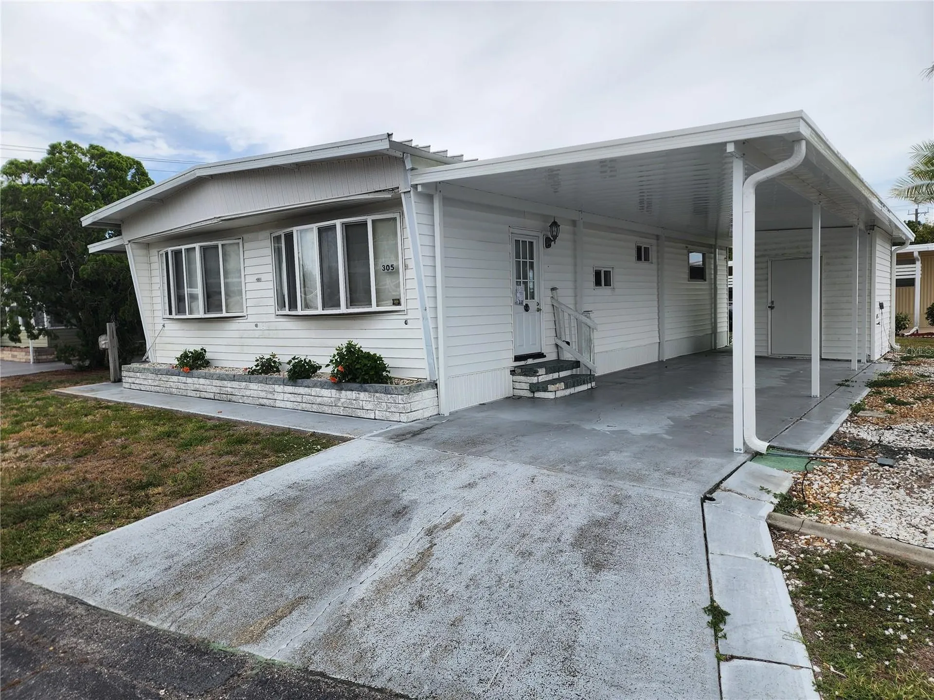 305 Batan Court Bradenton FL 34207