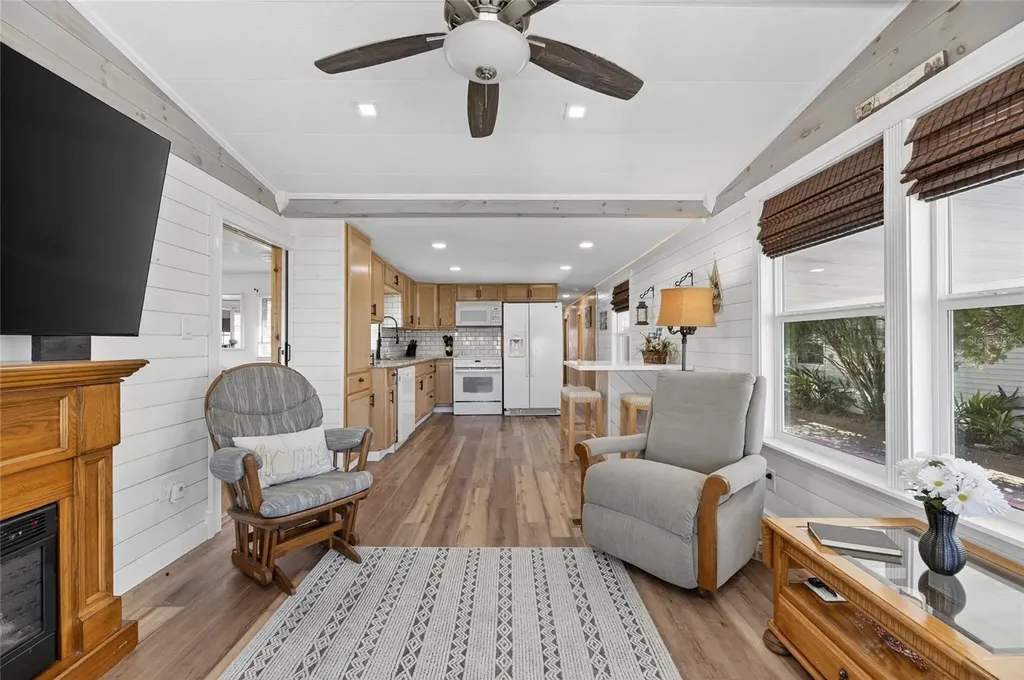 37036 8th Avenue Zephyrhills FL 33542