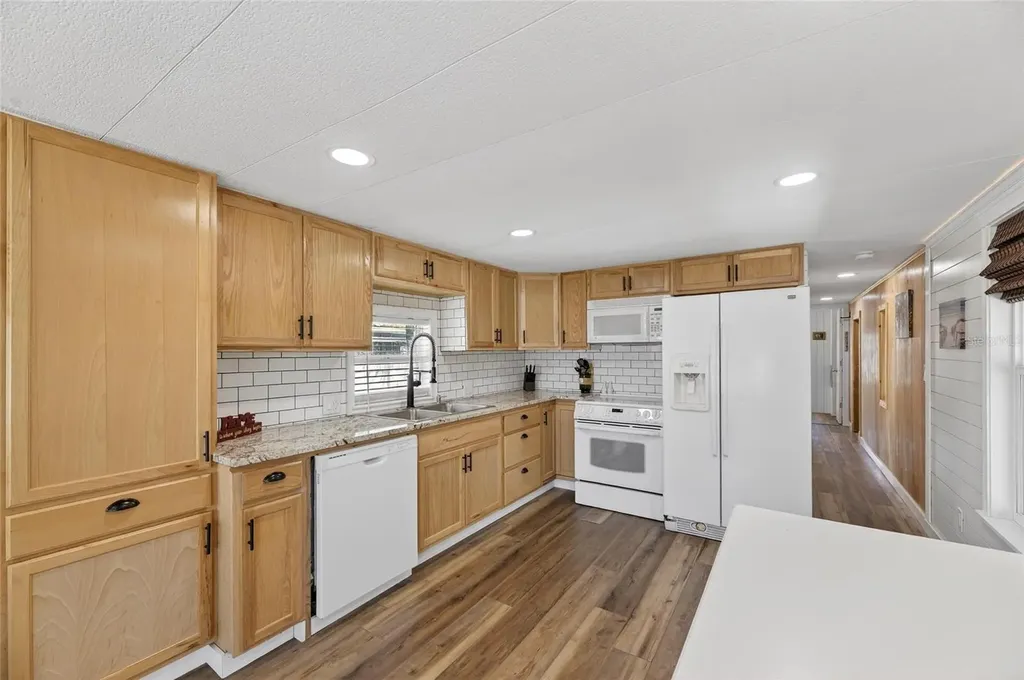 37036 8th Avenue Zephyrhills FL 33542
