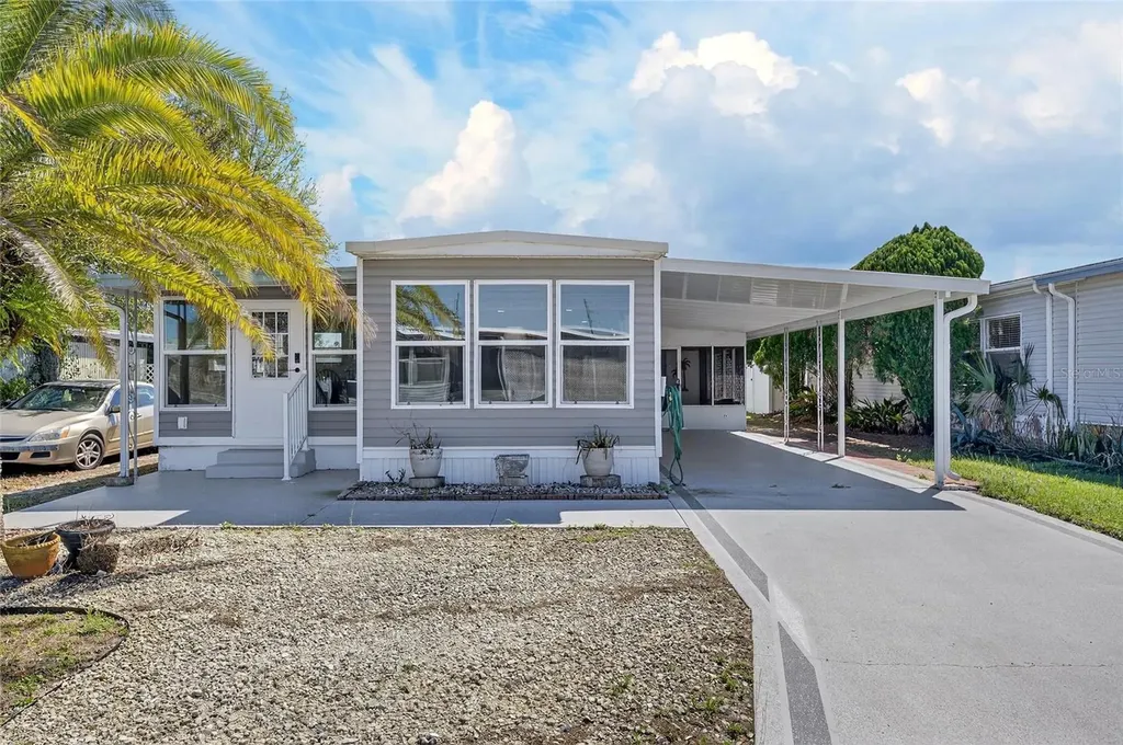37036 8th Avenue Zephyrhills FL 33542