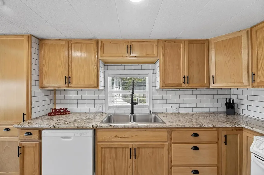 37036 8th Avenue Zephyrhills FL 33542