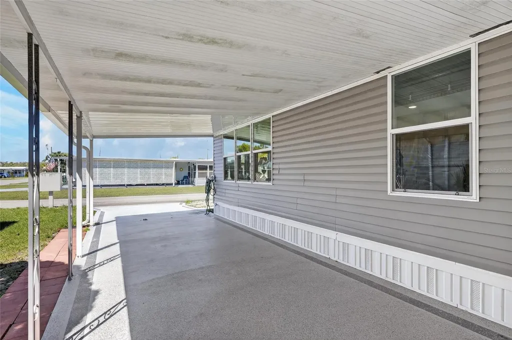 37036 8th Avenue Zephyrhills FL 33542