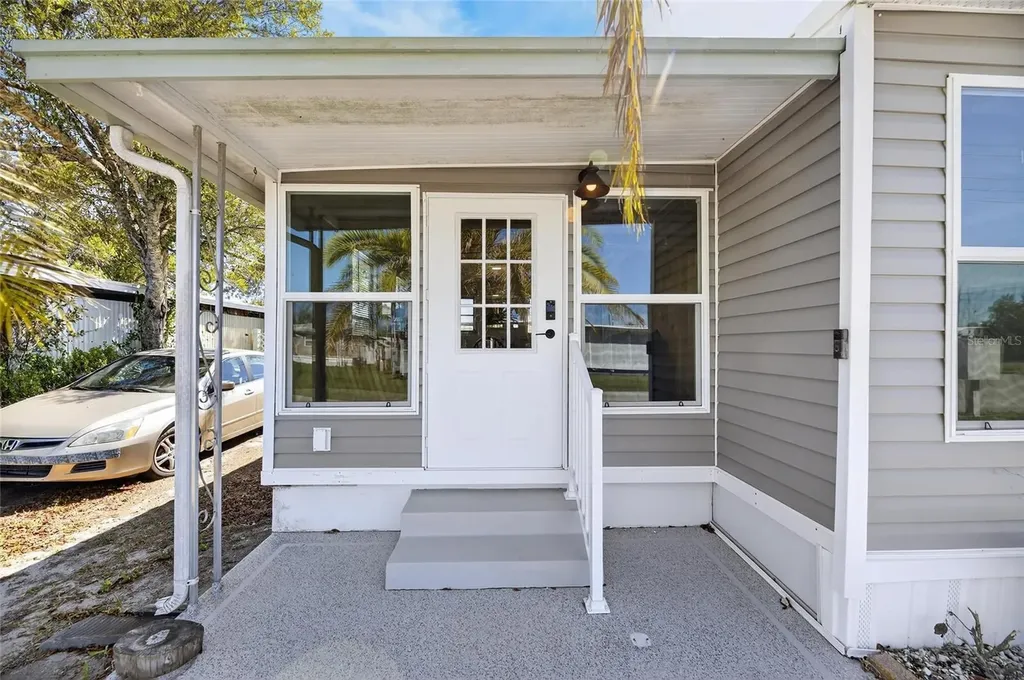 37036 8th Avenue Zephyrhills FL 33542
