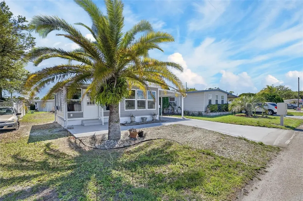 37036 8th Avenue Zephyrhills FL 33542