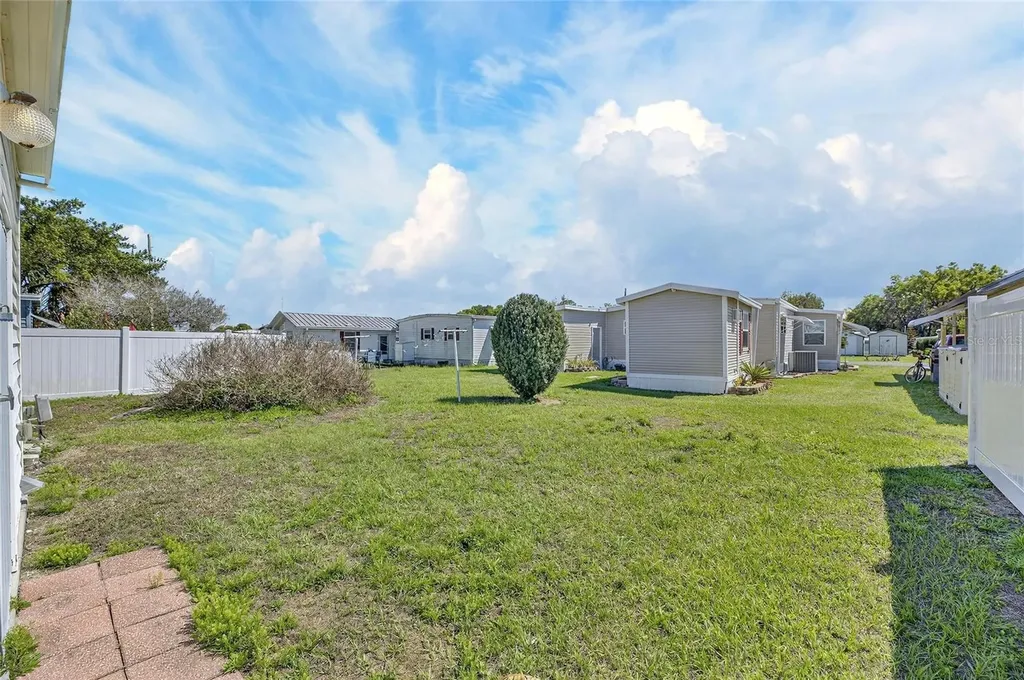 37036 8th Avenue Zephyrhills FL 33542