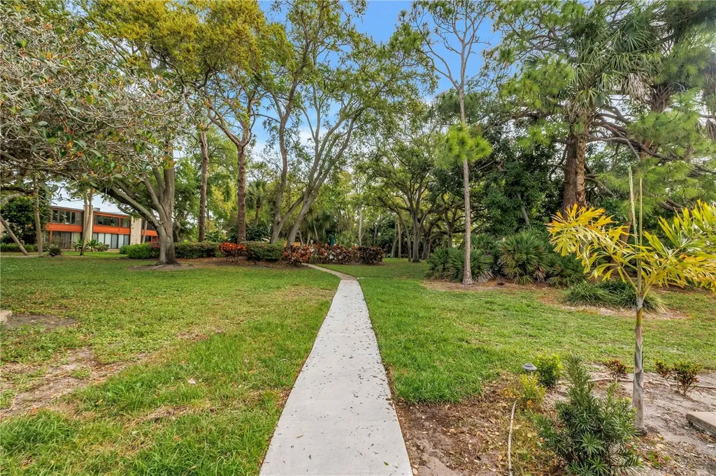 415 Spring Lakes Boulevard Bradenton FL 34210