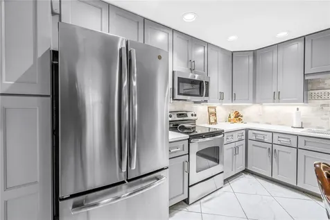 415 Spring Lakes Boulevard Bradenton FL 34210